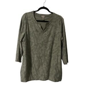Chico's Size 2 Sage Green leaf textured Relaxed Tunic Top mature elegant